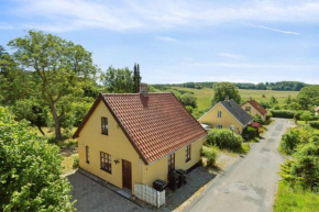 Old Local House From 1904 With Natural Garden, Tranekær